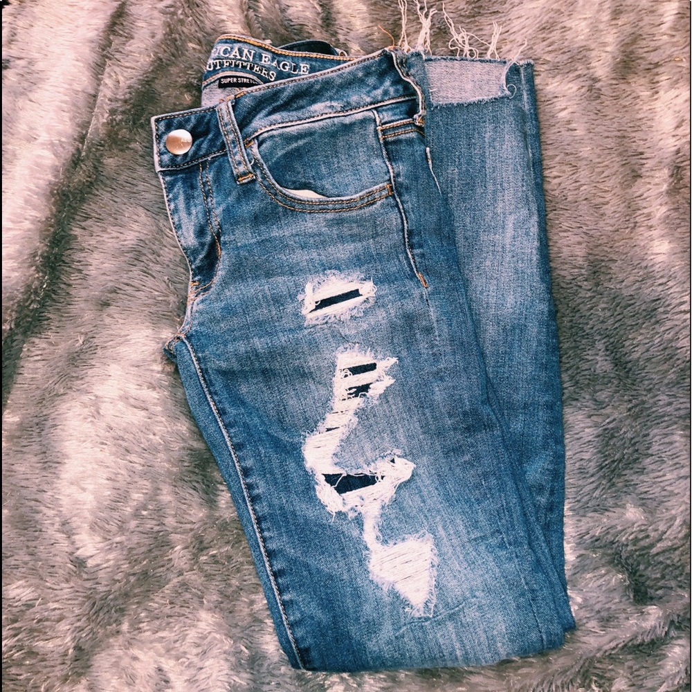 American Eagle Ripped Jeans (size 2 regular)